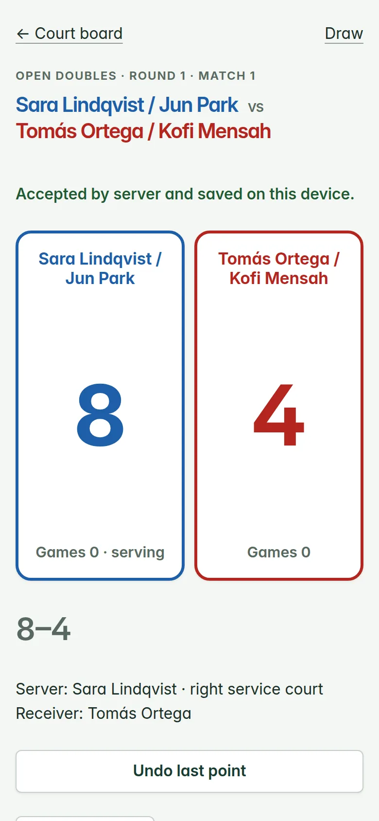 Full-screen scorer with large blue and red side panels showing 8 to 4